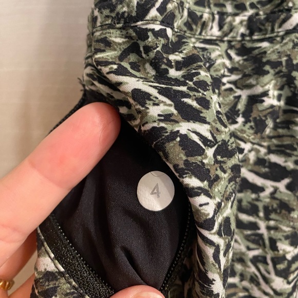 Lululemon tracker shorts - Picture 3 of 3